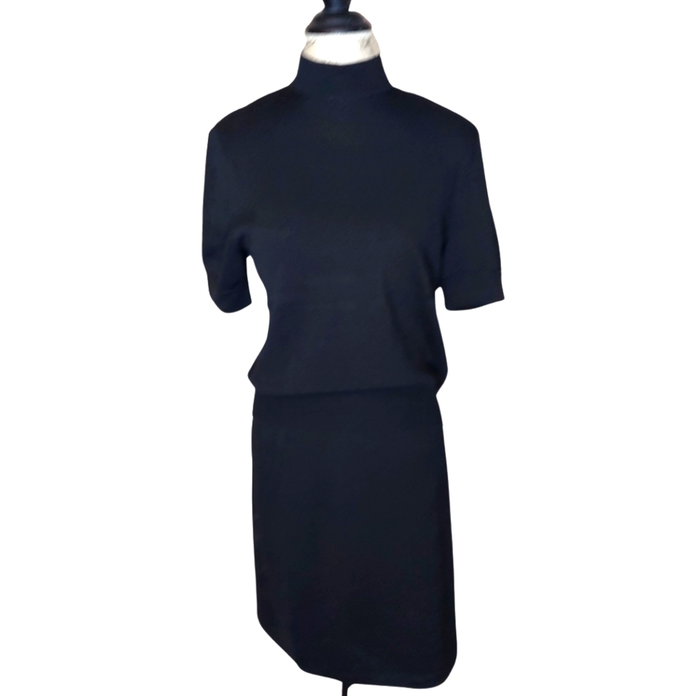 Vtg St John Black Short Sleeve Knit Top Sz  M And Matching Skirt  Sz 6
